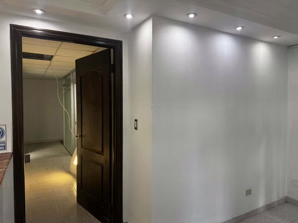 MARBELLA 3 Locales,ALTA VISIBILIDAD  SPA or Distribuidora 260mts2-alta visibilidad-3 locales conectados
