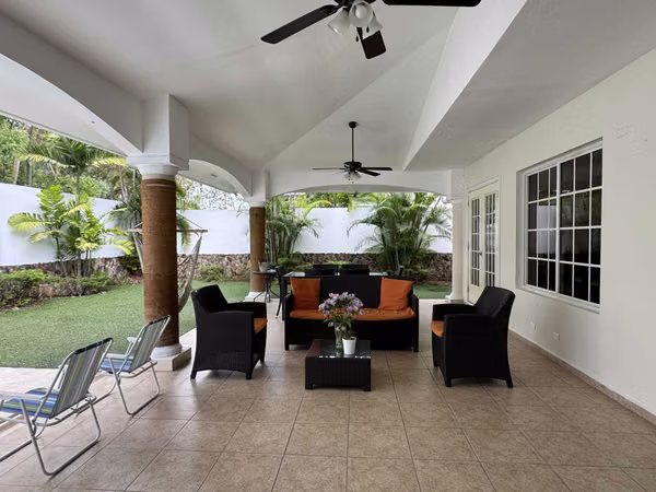 Vendo Espaciosa Residencia en Costa del Este - Costa Azul