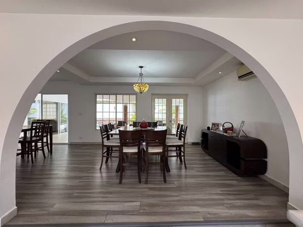 Vendo Espaciosa Residencia en Costa del Este - Costa Azul