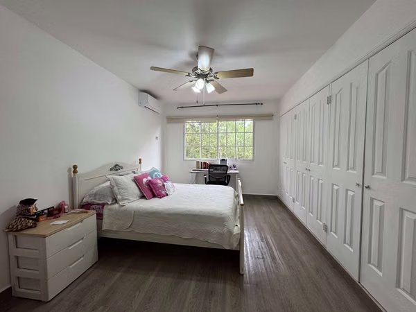 Vendo Espaciosa Residencia en Costa del Este - Costa Azul