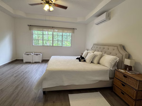 Vendo Espaciosa Residencia en Costa del Este - Costa Azul