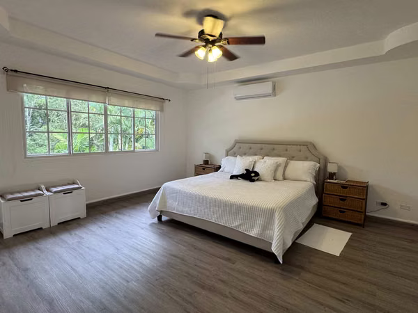 Vendo Espaciosa Residencia en Costa del Este - Costa Azul