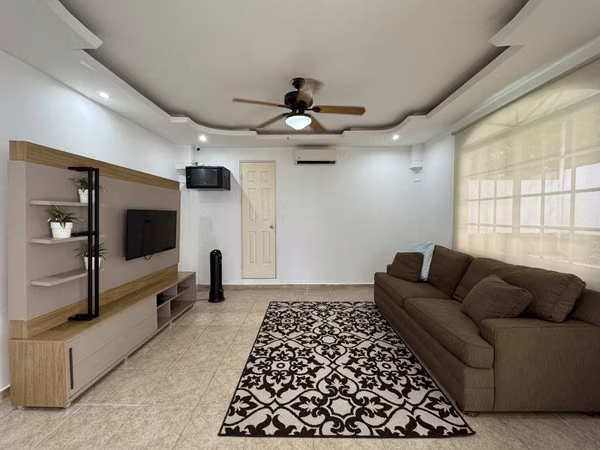 Vendo Espaciosa Residencia en Costa del Este - Costa Azul