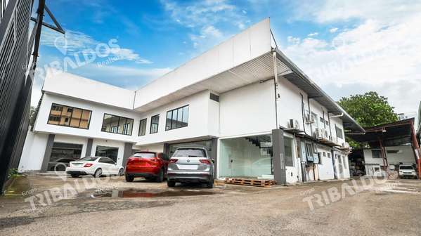 Warehouse for sale in Parque Lefevre