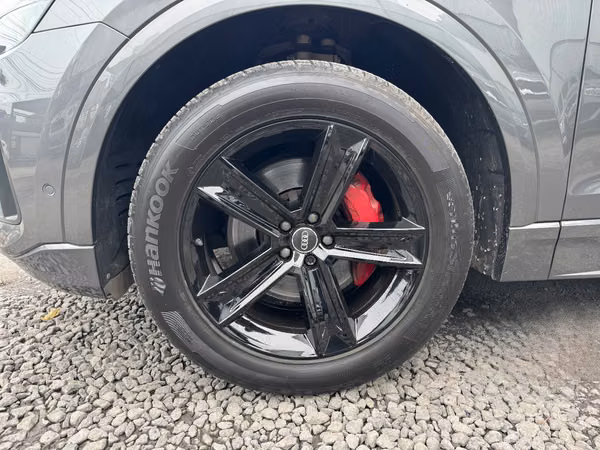 AUDI Q8 2019