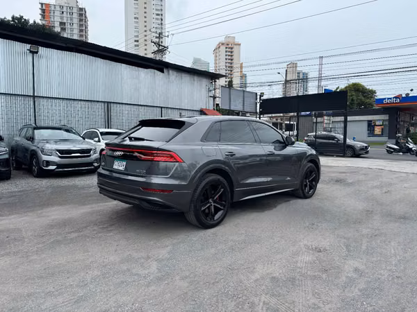 AUDI Q8 2019