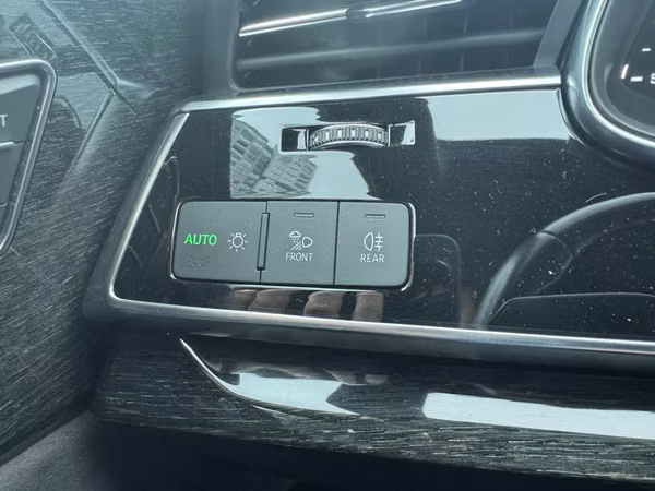 AUDI Q8 2019