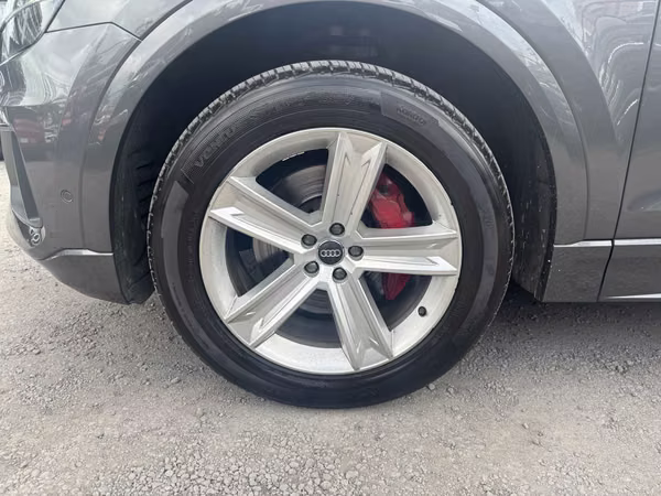 AUDI Q8 2019