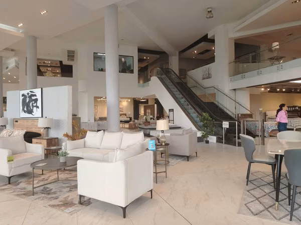 SE VENDE EDIFICIO COMPLETO EN VÍA ESPAÑA