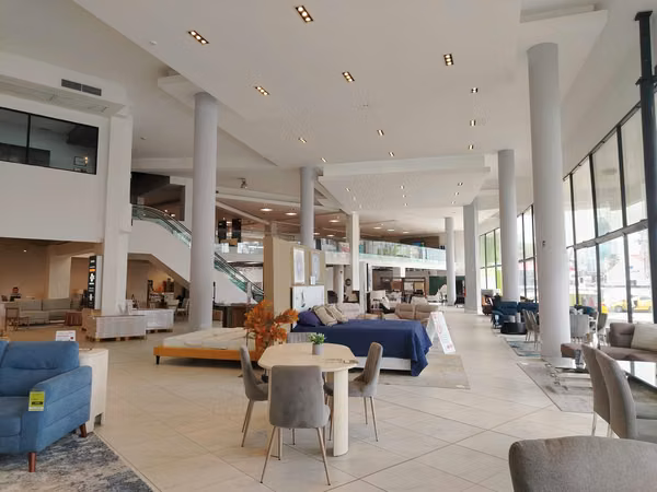 SE VENDE EDIFICIO COMPLETO EN VÍA ESPAÑA