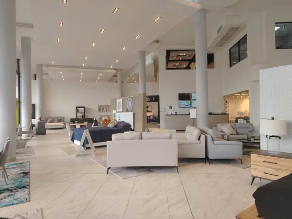SE VENDE EDIFICIO COMPLETO EN VÍA ESPAÑA