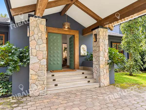 5-Bedroom House for Sale in El Valle de Antón – Spacious Gardens, Privacy, and Natural Surroundings