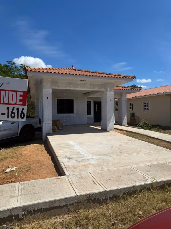 LOT FOR SALE / 450 METERS / LOCATION: LA ARENA DE CHITRE / ENGLISH SPOKEN
