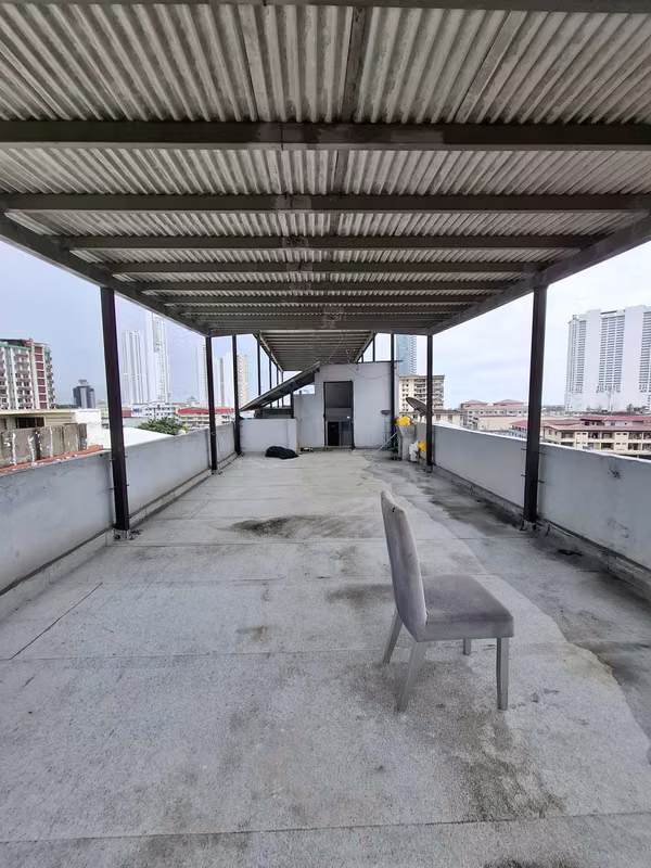 building for sale in Calidonia