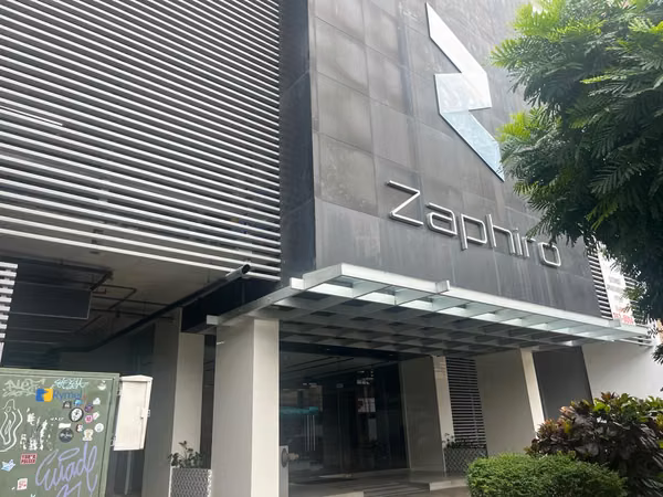 Bank sells apartment in P.H. Zaphiro (G)