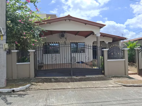 Casa venta Brisas del Golf San Miguelito GM