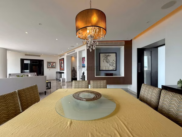 Spacious apartment for Sale on El Carmen
