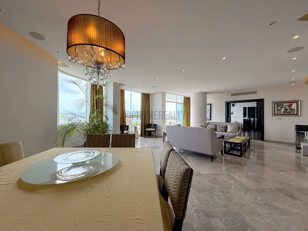 Spacious apartment for Sale on El Carmen