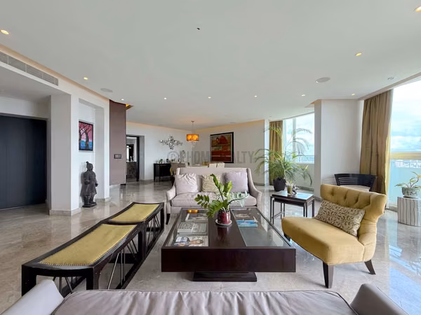 Spacious apartment for Sale on El Carmen