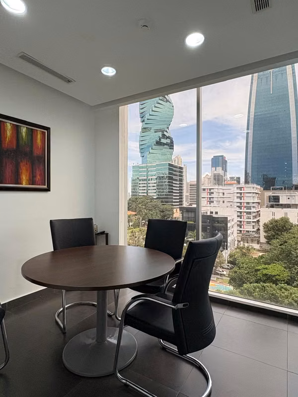 PARA VENTA O ALQUILER OFICINA EN PH OFFICE ONE OBARRIO