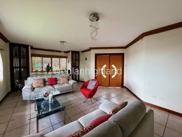 For Sale House in Villa Lucre