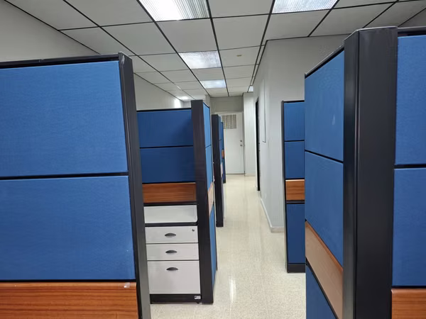ALQUIL OFFICE 42, 44 and 47mts PLAZA AVENTURA WITH OFERTA PRICE / A FREE MES