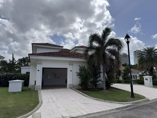 Vendo Residencia en Santa Maria Golf &amp; Country Club