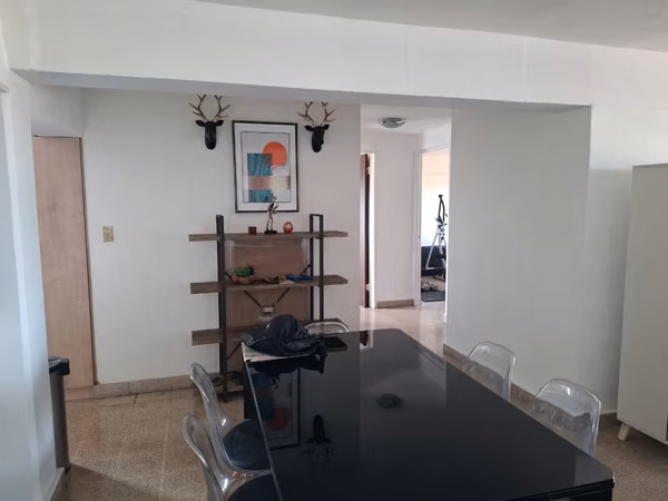 3 bedroom apartment sold, Ave. October 12