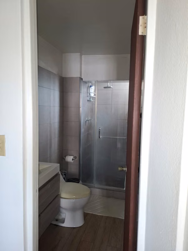3 bedroom apartment sold, Ave. October 12