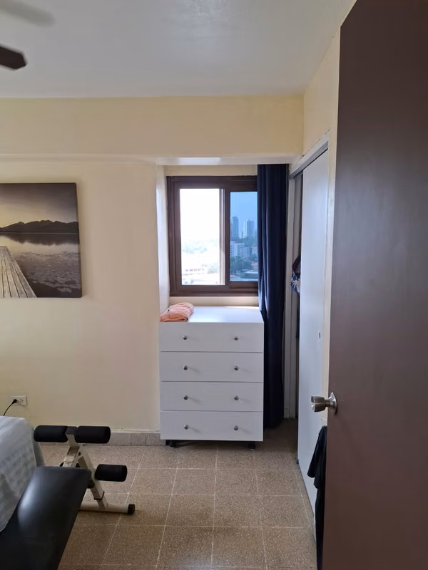 3 bedroom apartment sold, Ave. October 12