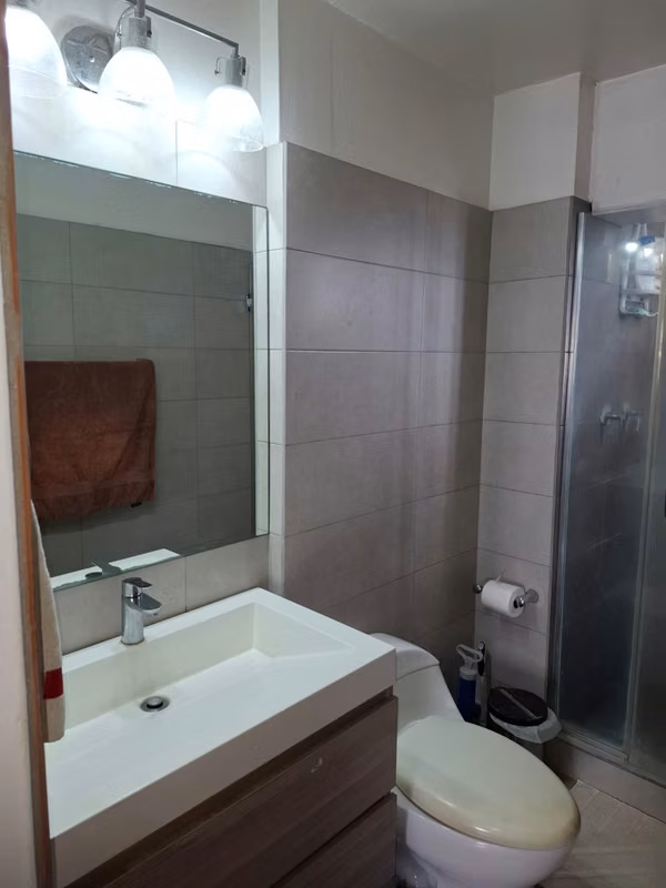 3 bedroom apartment sold, Ave. October 12