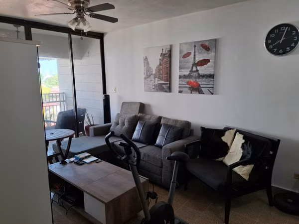 3 bedroom apartment sold, Ave. October 12