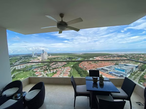 Venta de Apartamento de 235 m2 en PH Greenview, Santa María 26-276GG