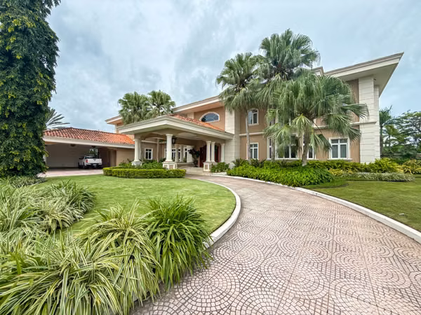 Casa en venta - Royal Pacific