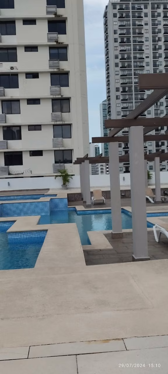 RENT NICE ROOM NEAR METRO CARMEN CHURCH