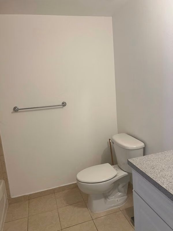 RENT NICE ROOM NEAR METRO CARMEN CHURCH