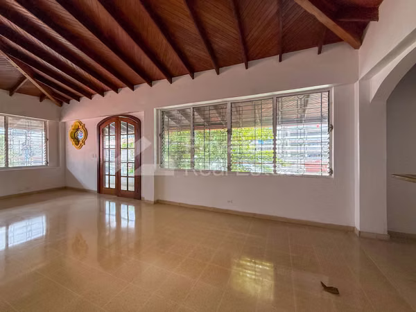 Commercial house for rent in Bellavista Calle 40 East