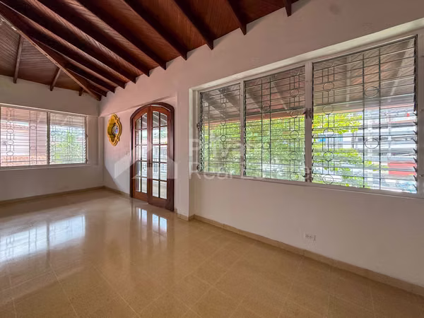 Commercial house for rent in Bellavista Calle 40 East