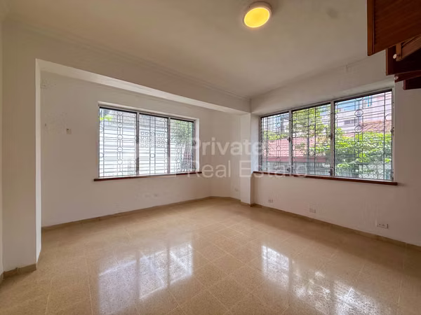 Commercial house for rent in Bellavista Calle 40 East