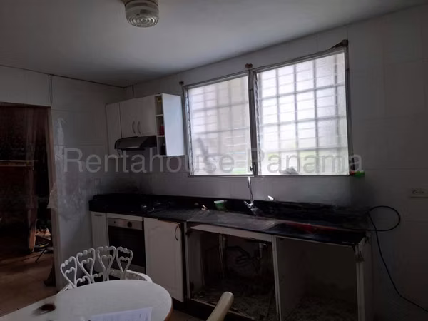 Venta de Casa con 367 m2 de Terreno en Brisas del Golf 26-8169GG