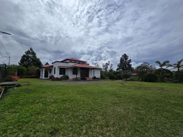 Se alquila local para restaurante  1350. Volcan calle principal Vía  Cerro Punta