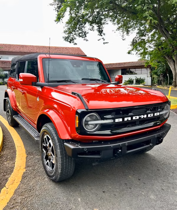 2023 Ford Bronco Outer Banks 4x4