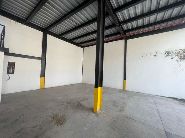 Bank-Repossessed Office-Warehouse for Sale – 497 m² – Parque Industrial de las Américas