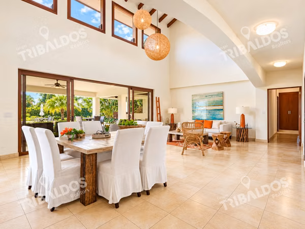 House for Sale in Buenaventura with 8 Bedrooms, Pool, and Jacuzzi