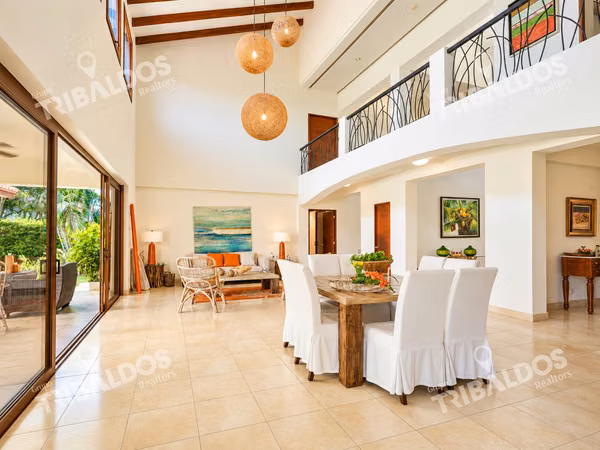 House for Sale in Buenaventura with 8 Bedrooms, Pool, and Jacuzzi