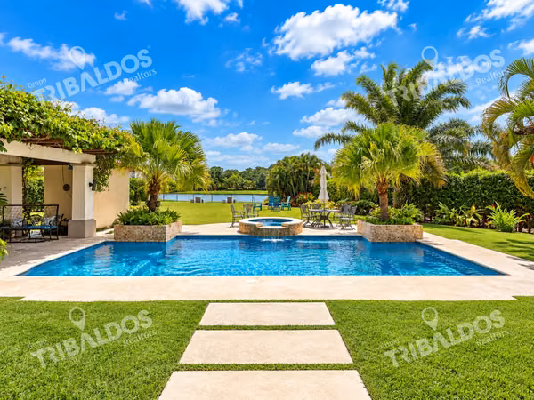 House for Sale in Buenaventura with 8 Bedrooms, Pool, and Jacuzzi