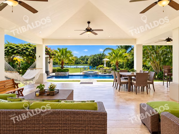 House for Sale in Buenaventura with 8 Bedrooms, Pool, and Jacuzzi