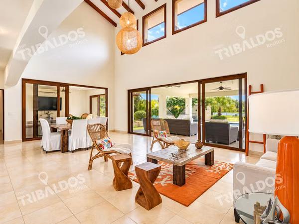 House for Sale in Buenaventura with 8 Bedrooms, Pool, and Jacuzzi