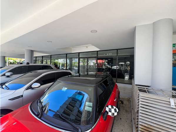 Venta de local Planta baja y 2 Parking |  Tower One, Calle Uruguay