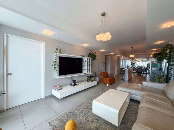 Beautiful fully furnished apartment for Sale in Yacht Club Tower